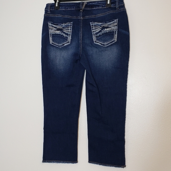 NEW Maurices Dark Sandblasted Capris Overstitched Pockets Cropped Jeans Spring - Picture 6 of 13